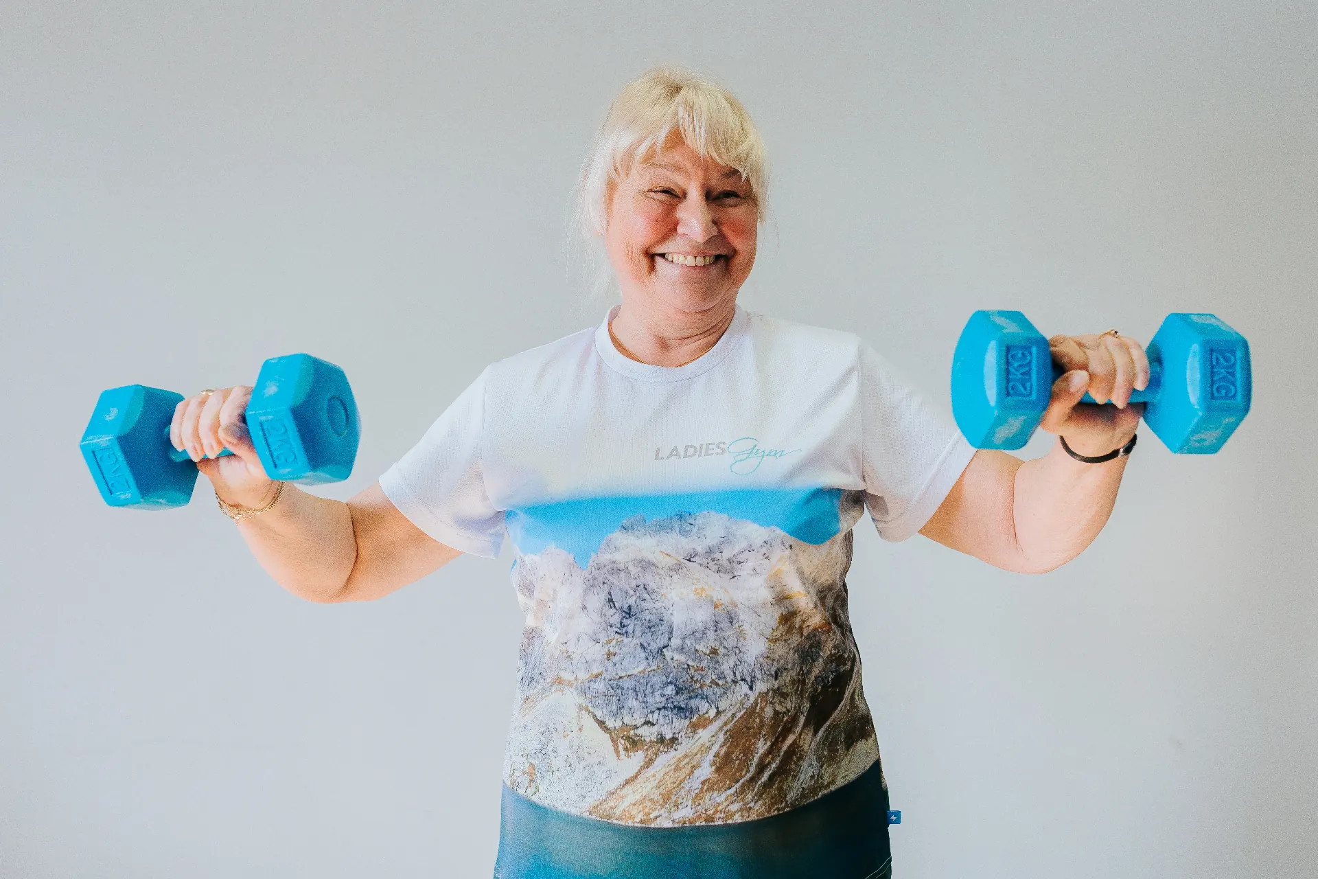 Kobieta 50+ trenująca w LadiesGym