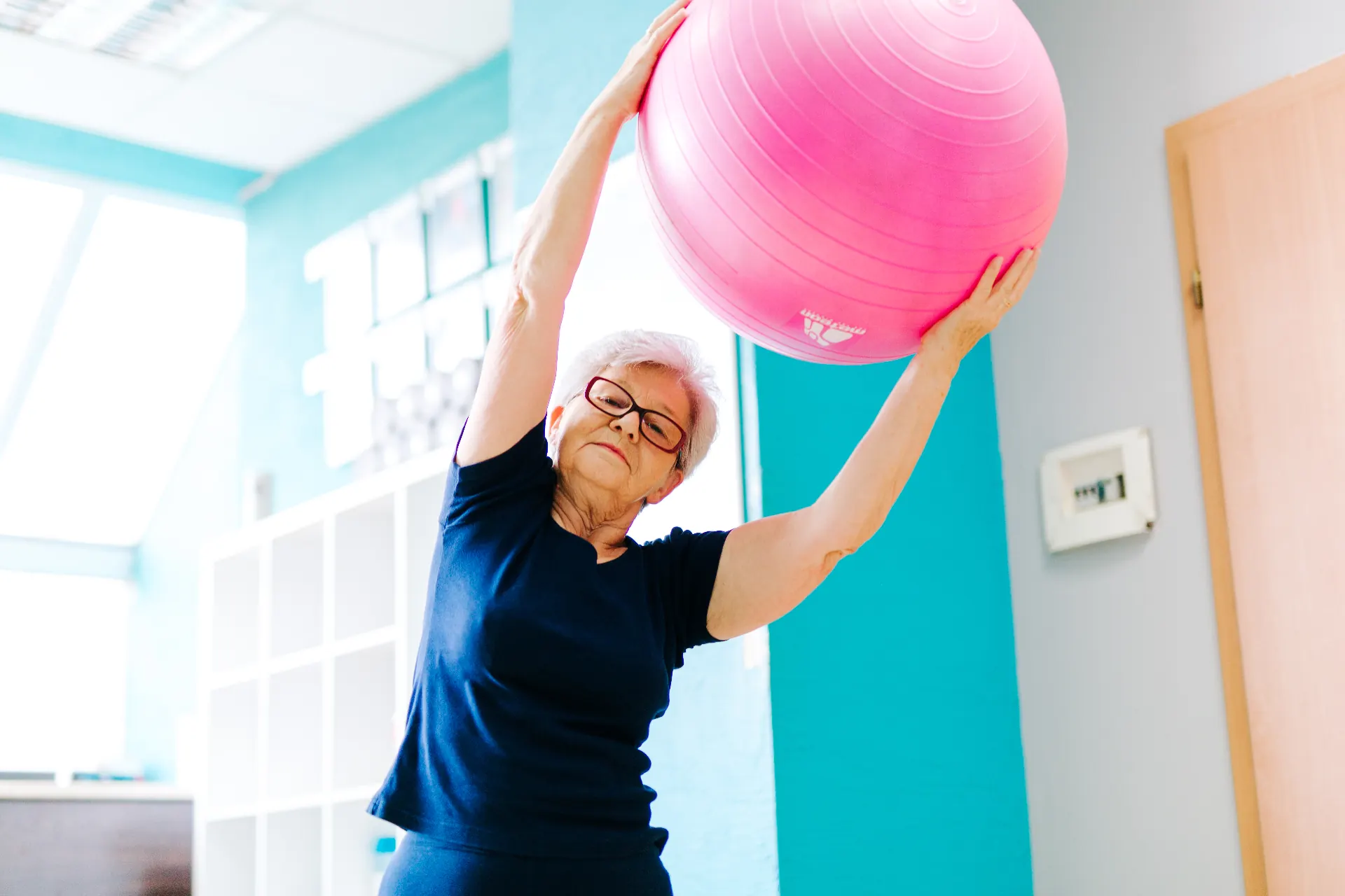 Kobieta 50+ trenująca w LadiesGym